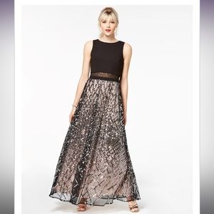 Woman’s formal ‘Say Yes to the Prom Dress’ Size 1 🎃